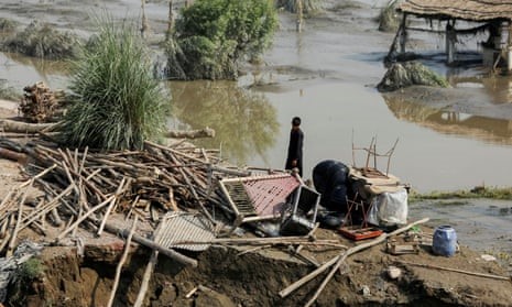 지난 9월 초 전례 없는 폭우로 파키스탄의 3분의 1이 물에 잠겼다.