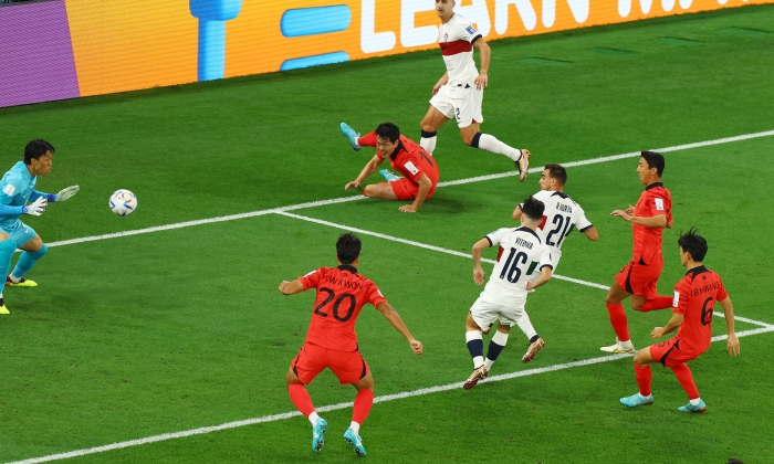 (사진=포르투갈의 히카르도 호르타(21번)가 3일(한국시간) 열린 한국과 2022 FIFA 카타르 월드컵 조별리그 H조 3차전 경기에서 선제골을 넣고 있다. / 로이터=연합뉴스)