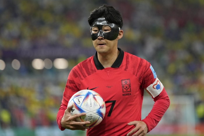 (사진=한국 축구대표팀 주장 손흥민이 4년 뒤 북중미 월드컵 출전 가능성에 대해 "최선을 다해 한 몸을 바치겠다"라고 밝혔다. / AP=연합뉴스)