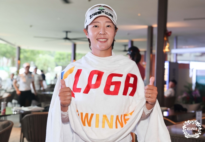 (사진=박지영이 KLPGA 투어 2023시즌 개막전 하나금융그룹 싱가포르 여자오픈에서 우승을 차지했다. / KLPGA)