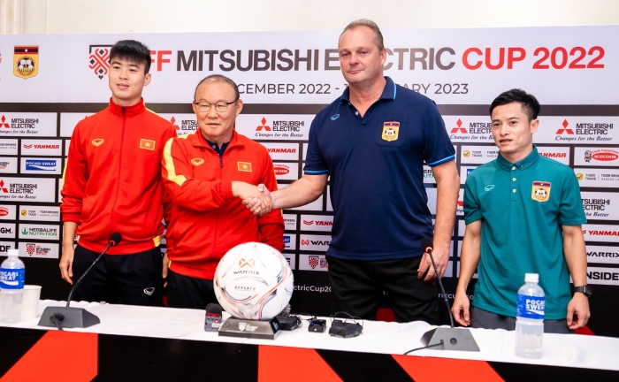 (사진= 박항서 감독(왼쪽 두 번째)이 이끄는 베트남 축구대표팀이 21일(한국시간) 열린 2022 AFF 챔피언십 조별리그 경기서 라오스를 6-0으로 완파했다. / AFF 챔피언십 홈페이지)