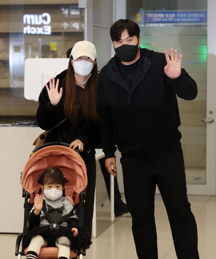 지난달 22일 가족과 함께 귀국한 류현진. (사진=연합뉴스)