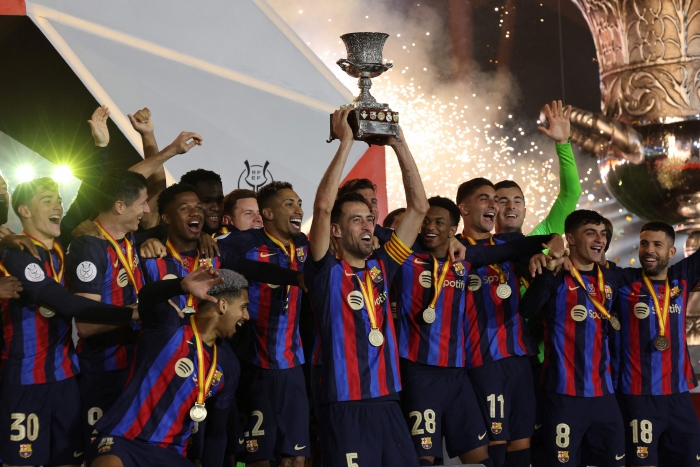 수페르코파 우승을 차지한 바르셀로나 선수들 (사진=AFP/연합뉴스)