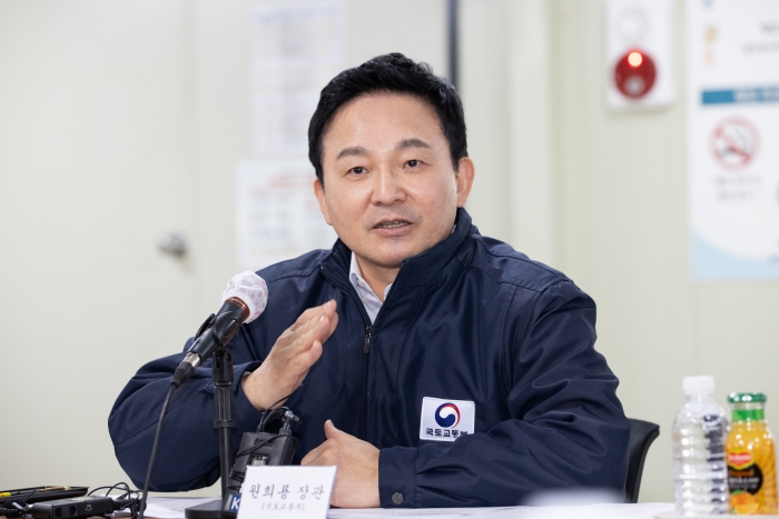 원희룡 국토교통부 장관이 8일 오후 타워크레인 부당행위로 인한 피해현황을 점검하고 있다