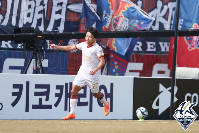 포항, 수원FC 잡고 개막 2연승…<b>이승우</b> 시즌 1호 퇴장