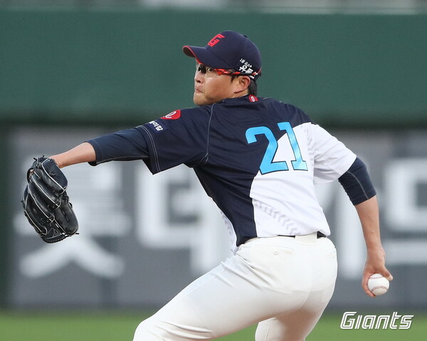 [데일리현장] '안경에이스' 롯데 박세웅, 시즌 2번째 등판… '5이닝 3실점' 역투