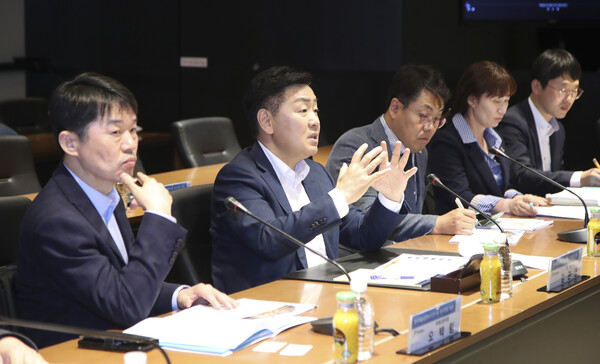  2일 김관영도지사는  대전에 소재한 4개 국가연구기관을 잇따라 방문해 전라북도 바이오‧방위산업 생태계 구축을 위한 기관간 협력 방안과 발전방향을 논의했다