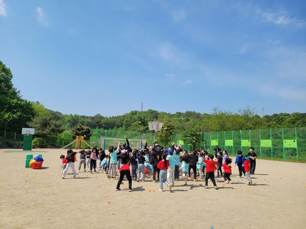 충남 계룡시 신도초등학교에서 지난 1일 전교생을 대상으로한 행복놀이 한마당 개최 모습