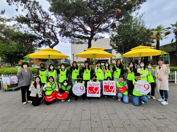 지난 3일 대학생 장기기증 생명나눔 서포터즈가 순천대학교 대학로에서 장기기증 홍보 캠페인을 펼쳤다[순천시 제공]