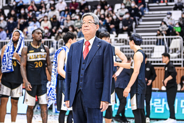 (사진=KBL 김희옥 총재가 오는 26일 일본 프로농구 B.리그 시마다 신지 총재와 한일 농구 발전을 위한 MOU를 체결한다. / KBL)