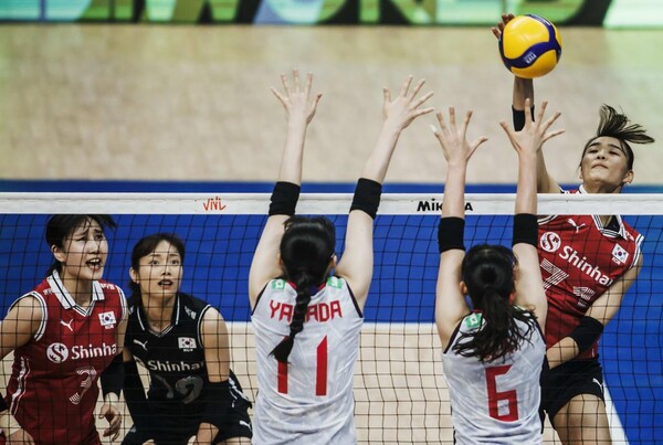 공격 시도하는 한국 여자배구 대표팀. (사진=FIVB)