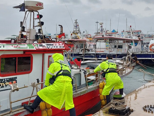 목포해경이 20일부터 9월까지 장마 및 태풍을 대비해 항포구 안전관리를 위한 예방 활동에 나선다.