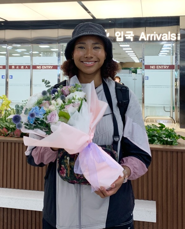 지난 1일 흥국생명의 2023~2024시즌 아시아쿼터 선수 레이나 토코쿠가 김포공항을 통해 입국했다. (사진=흥국생명)
