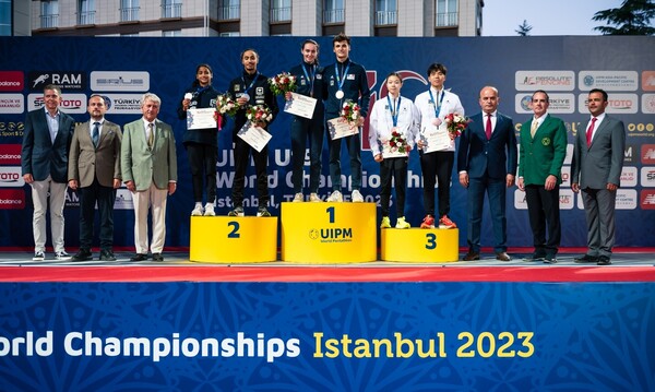 31일 튀르키예 이스탄불에서 열린 2023 근대5종 19세 이하 세계선수권대회 혼성계주에서 3위를 차지한 신수민과 이환희. (사진=대한근대5종연맹)