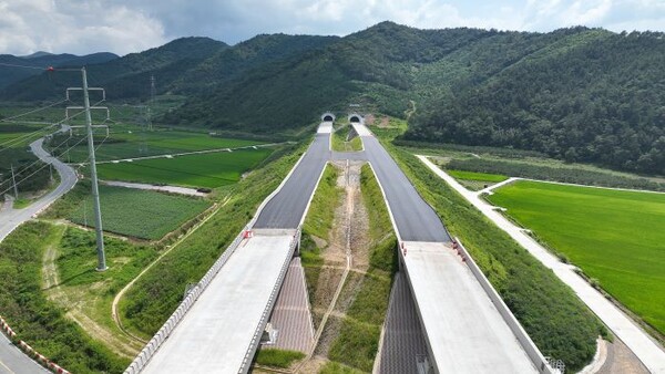 광주-완도 고속도로 1단계 구간 중   영암군 금정면 제4공구 건설 현장