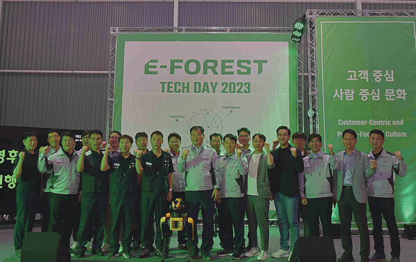 ‘E-FOREST 테크데이’ 행사에 참여한 기아 임직원들. (사진=기아 오토랜드 광주)