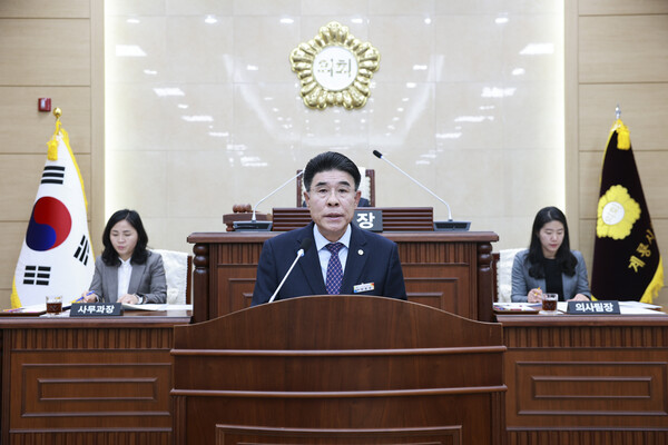 이응우 계룡시장이 시정연설을 하고있다