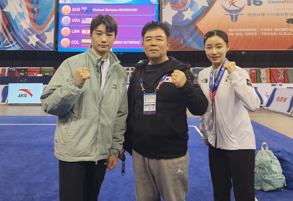 사진 왼쪽부터 김민수 선수, 윤병용단장, 서희주선수