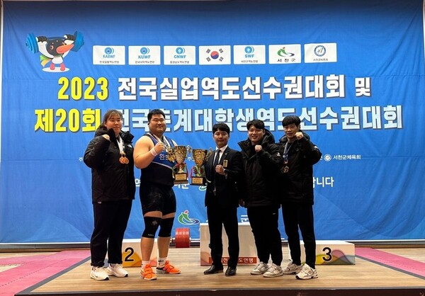 완도역도 실업팀이 충남 서천에서 열린 2023 전국실업역도대회에 참가 9개 메달을 획득하며 저력을 과시했다.