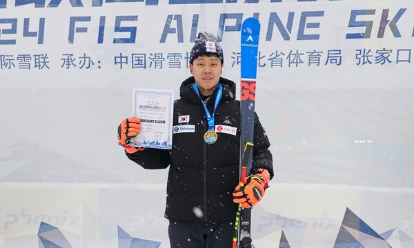 (사진=정동현이 알파인 FIS컵 남자 대회전에서 우승을 차지했다. / 미동부한인스키협회)