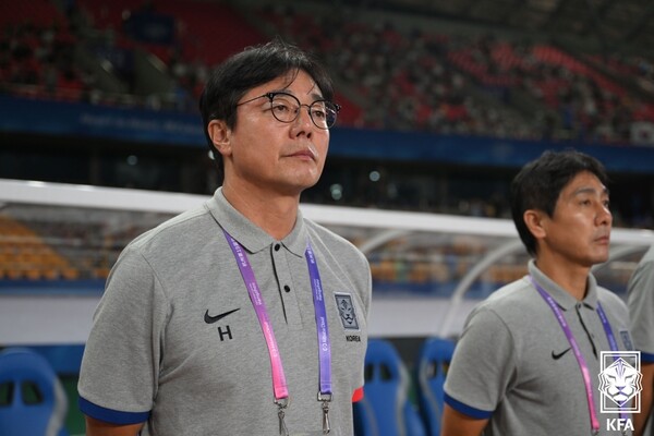 (사진=황선홍 감독이 이끄는 한국 U-23 축구대표팀이 14일 튀르키예로 2024 파리 올림픽 예선 대비 전지 훈련을 떠났다. / 대한축구협회)