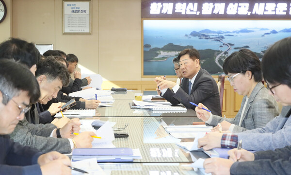 30일 김관영지사가 참석한 가운데 '국가예산 신규사업 발굴 보고회'를 갖고 있다.[사진=전북특별자치도 제공]