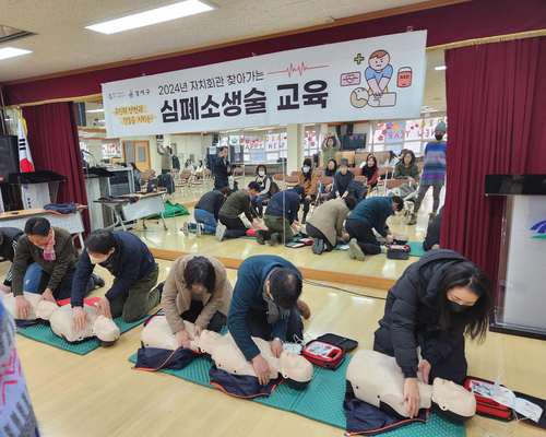 서울 강서구에서 지역 내 모든 자취회관을 대상으로 ‘찾아가는 심폐소생술 교육’을 진행하고 있다. (강서구청)