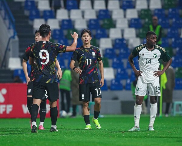 사우디아라비아와의 서아시아축구연맹 U-23 챔피언십 준결승에서 선제골을 넣은 엄지성(가운데)의 모습. (사진=서아시아축구연맹)