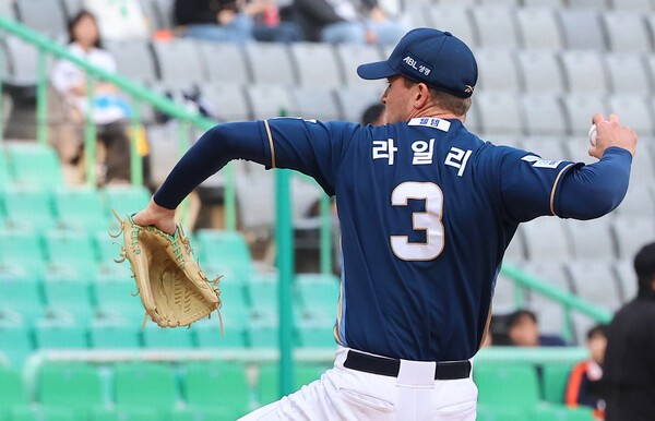 KBO 역대 최소 경기 400만 관중 신기록 달성...NC,<b>롯데</b>,LG,SSG,KIA 승리