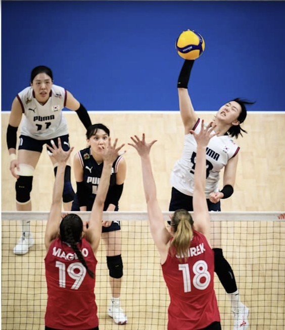 '역대급 이변' 한국 <b>여자배구</b>, 강호 캐나다 꺾고 VNL 첫 승…4연패 끊고...