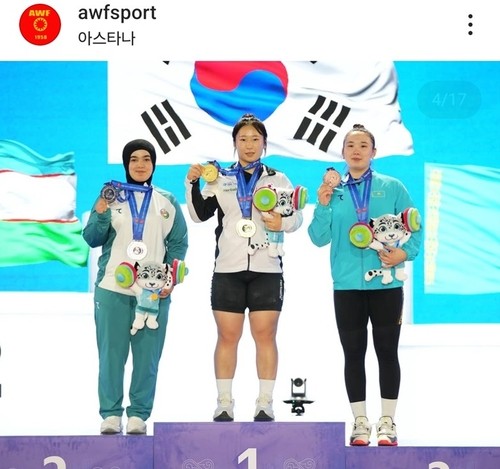 '<b>역도</b> 명가' <b>전희수</b>, 아시아<b>주니어</b>선수권 <b>3관왕</b>…아버지 이어 올림픽 꿈...