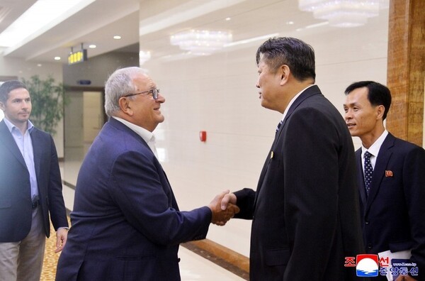 WBSC <b>회장</b>, 북한 전격 방문…<b>야구</b> 불모지 북한에 변화 기대되나
