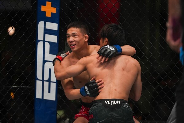 UFC 진출 <b>박현성</b>, 랭킹 6위 <b>타이라</b>에 첫 <b>패배</b>... 10연승 행진 마감
