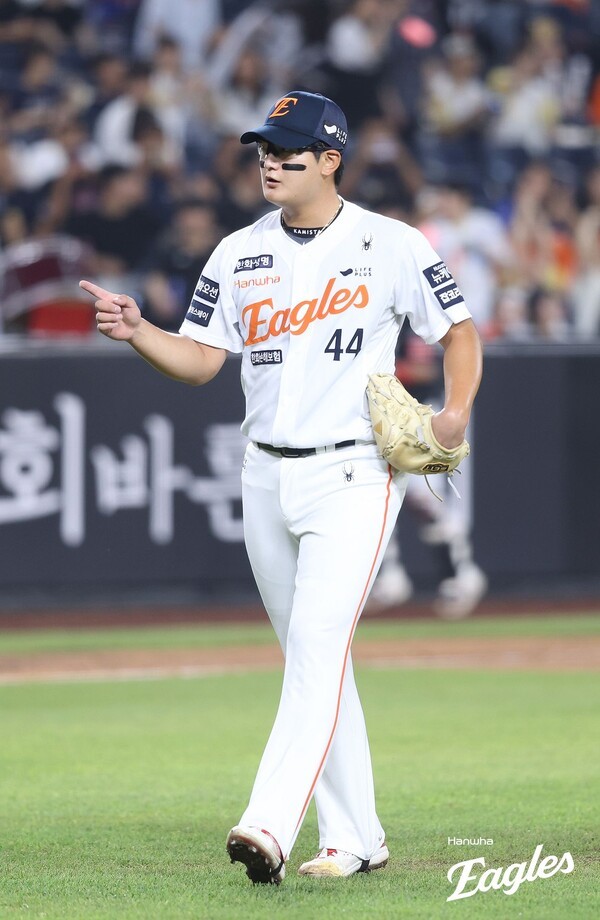 충격! 제2의 돌부처 <b>김서현</b> '와르르'… 한화 선두 복귀에도 웃지 못했다