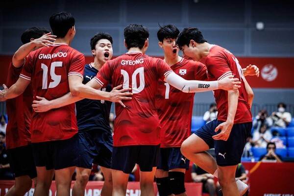 한국 <b>U-21</b> <b>배구</b>, 세계 1위 이란에 풀세트 혈전 끝 아쉬운 역전패