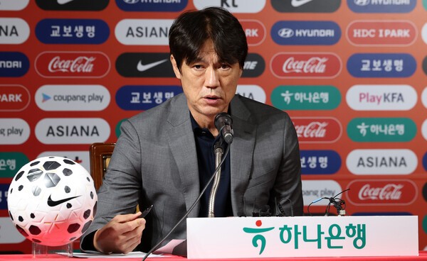 홍명보 감독, "<b>손흥민 주장직</b> 꾸준히 <b>고민</b>"…7년 캡틴 시대 변화 예고