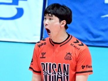 FIVB 제동에 남자 컵대회 전면 취소 위기…<b>전광인</b> 복귀전 16득점 맹<b>활약</b>