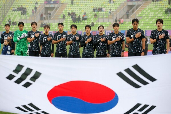 한국 U-20 축구, 4회 연속 16강 진출 쾌거…<b>이창원호</b> '토너먼트 승부수'