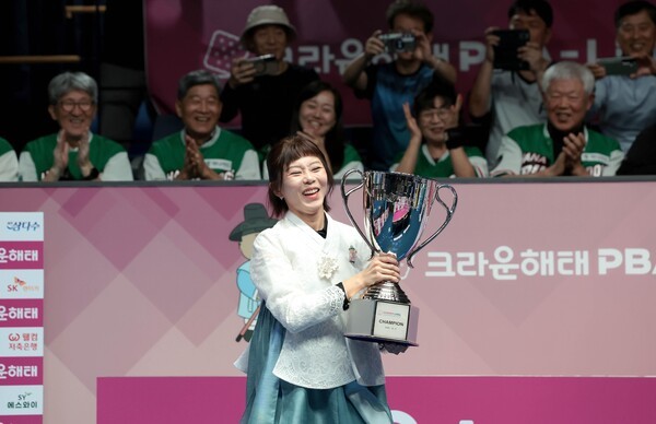 "당구 여제" <b>김가영</b>, <b>통산 17승</b> 금자탑... LPBA 최초 누적 상금 8억 돌파...