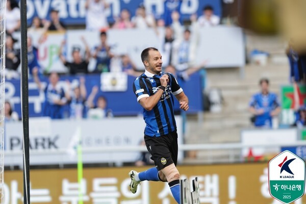 <b>무고사</b> 결승골로 인천, 수원과 1-1 무승부…K리그1 <b>승격</b> '코앞'
