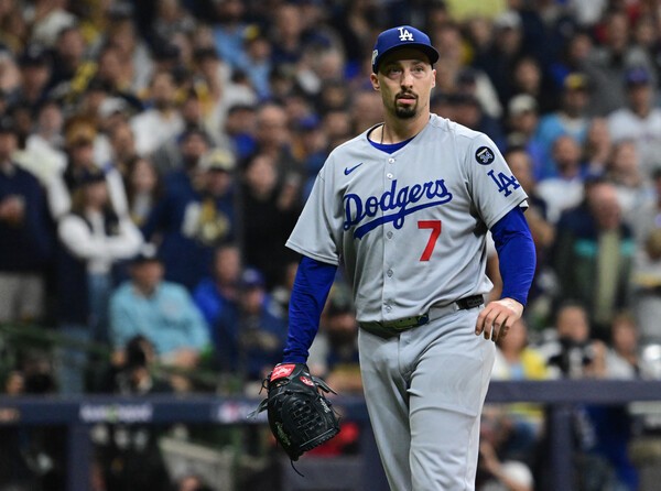 '사이영상 위너' <b>스넬</b>의 <b>완벽투</b>, <b>다저스</b> NLCS 1차전 승리 견인