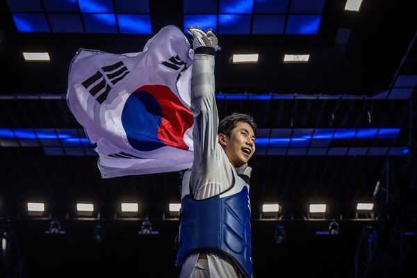 <b>강상현</b>, <b>세계태권도선수권 2연패</b> 달성…김유진은 아쉬운 은메달