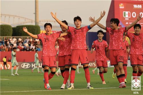한국 U-17, 멕시코 꺾고 <b>월드컵</b> 기분 좋은 출발... 6년 만의 8강 도전 청...