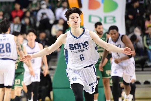 3점슛 13개 작렬! 소노, <b>이정현</b> 31점 폭발로 KCC 2연승 저지