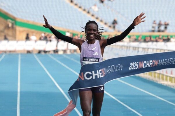 결승선을 통과하는 루마니아의 조안 첼리모 멜리 선수 (사진=대한육상연맹)