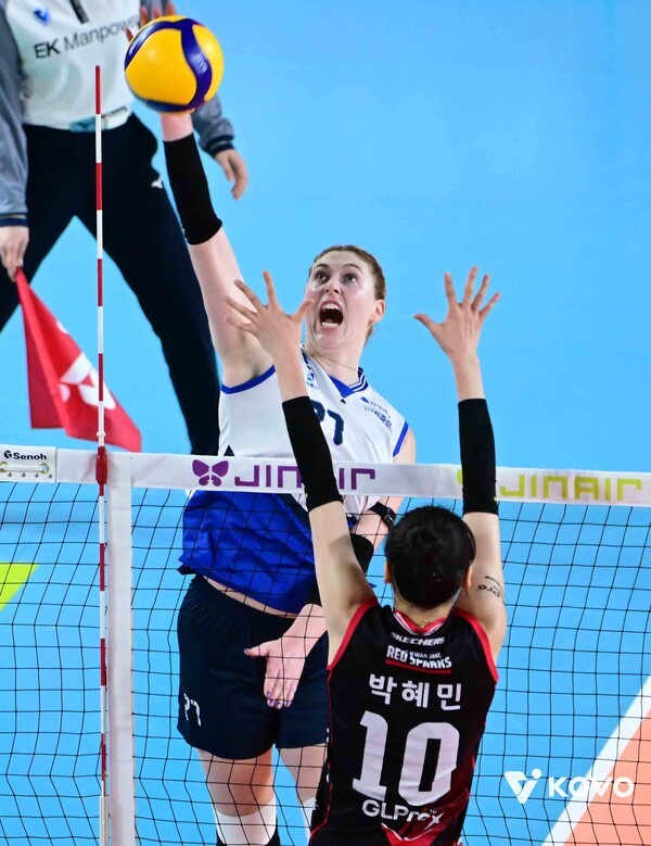 공격하는 현대건설의 카리 [한국배구연맹 제공]