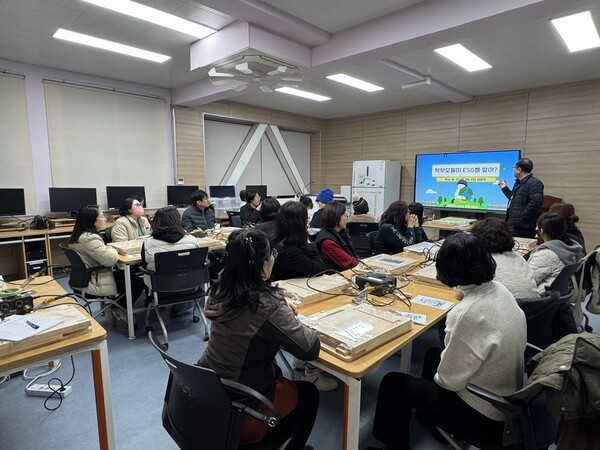 25일 보성 벌교여자고등학교에서 ‘지속가능한 전남교육, ESG 맞춤형 찾아가는 실천교육’이 이뤄지고 있다.[사진=전남교육청 제공]