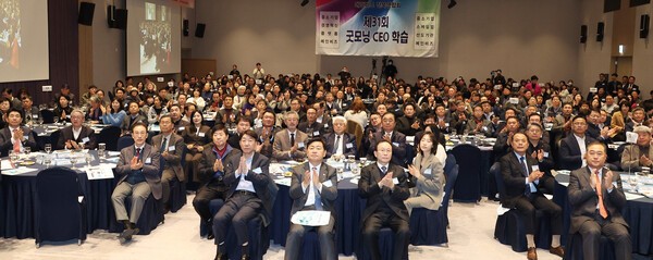 전주 라한호텔에서 도내 중소기업 CEO, 소상공인, 유관기관 관계자 등 400여 명이 참석한 가운데 '2025년 제3회 CEO 지식향연'을 개최했다.[사진=전북자치도 제공]