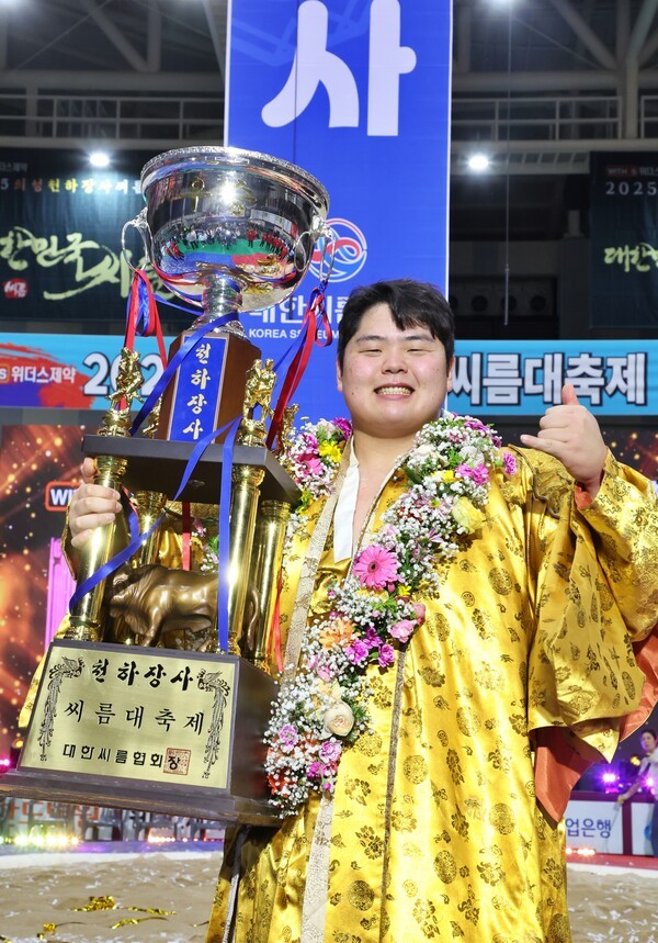 '자이언트 베이비' <b>김민재</b>, 모래판 평정! 생애 3번째 <b>천하장사 등극</b>