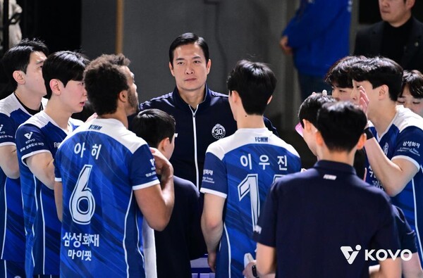 삼성화재 '불명예' 8연패, <b>현대캐피탈</b>에 또 무릎 꿇다